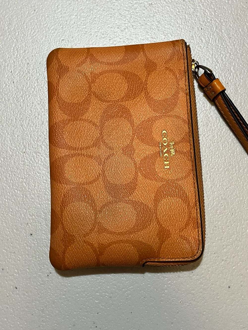 Coach Corner Zip Wristlet Signature Canvas Bright Mandarin 003-141